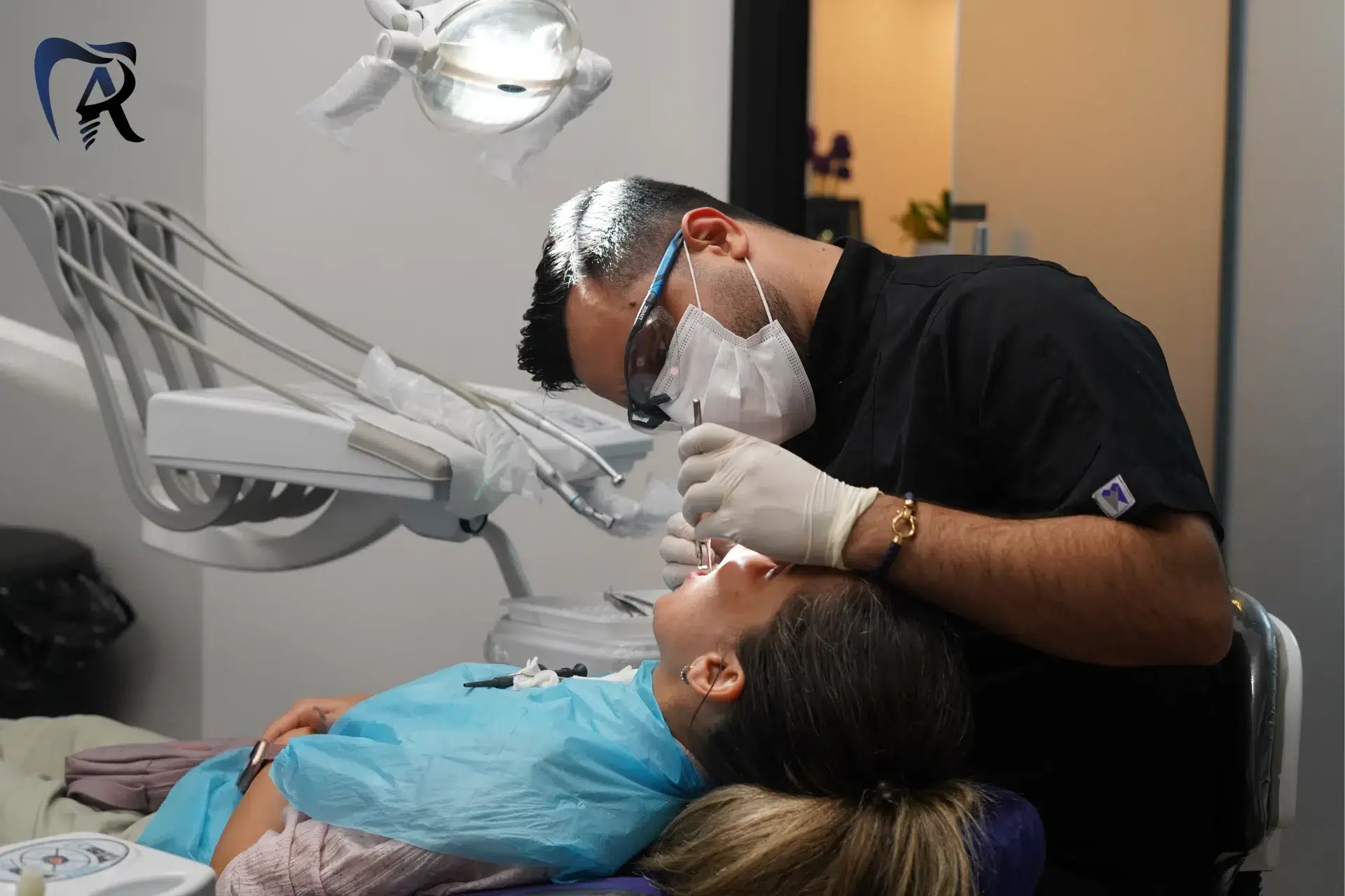 انجام ایمپلنت دندان توسط دکتر امیررضا پدرام